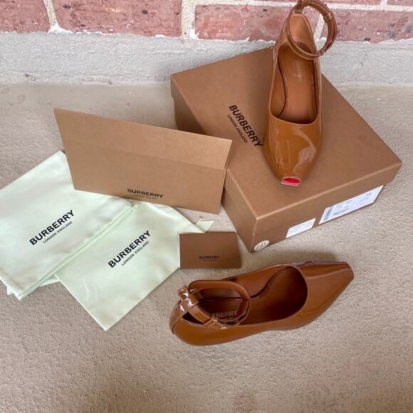 Burberry Brown Patent Leather Dill Kitten Heel Ankle Cuff Pumps Heels 38 Satin - Picture 2 of 14